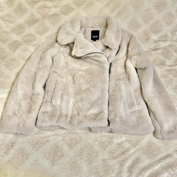 Fur coat - Picture 2 of 4